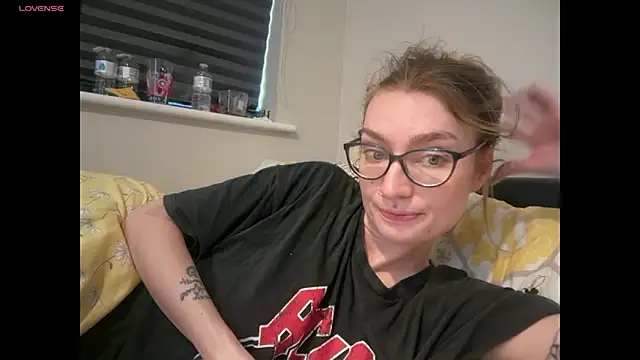 Snapshot of harleyblair chatting on 04-11-26, 02:32 harleyblair online show from 04-11-26, 02:32