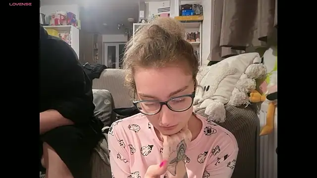 Snapshot of harleyblair chatting on 04-16-26, 10:01 harleyblair online show from 04-16-26, 10:01