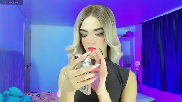 HANNAH BACKERS online show from 12-21-25, 05:14