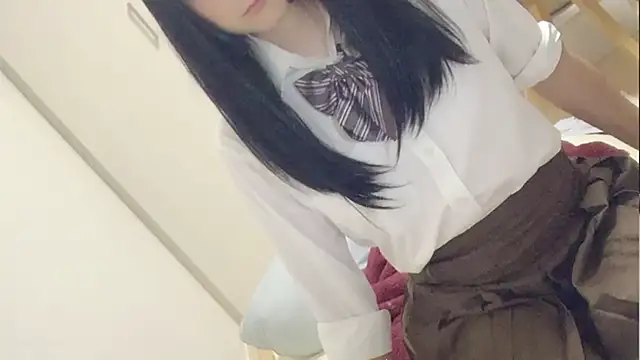 Snapshot of Mia032 chatting on 10-17-25, 01:46 Mia032 online show from 10-17-25, 01:46