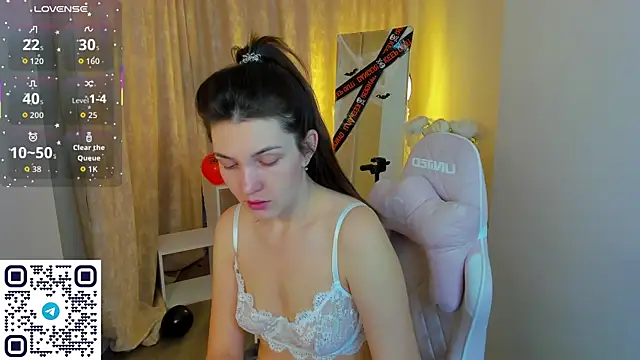 Snapshot of MalvinaDream chatting on 10-30-25, 01:29 MalvinaDream online show from 10-30-25, 01:29