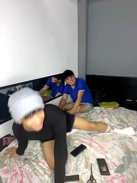 Kailertwink online show from 10-21-25, 05:19