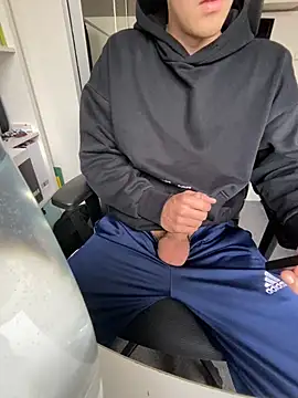 Snapshot of greggts chatting on 11-08-25, 12:16 greggts online show from 11-08-25, 12:16