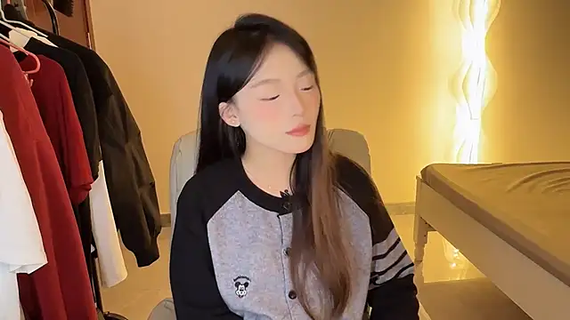 Robin-o3 online show from 10-11-25, 03:21