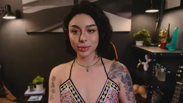 Snapshot of LUNACOCKSLAYER chatting on 10-11-25, 01:49 LUNACOCKSLAYER online show from 10-11-25, 01:49