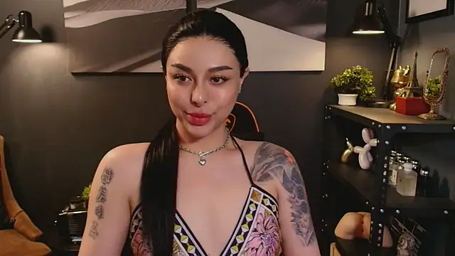 Snapshot of LUNACOCKSLAYER chatting on 10-17-25, 02:48 LUNACOCKSLAYER online show from 10-17-25, 02:48