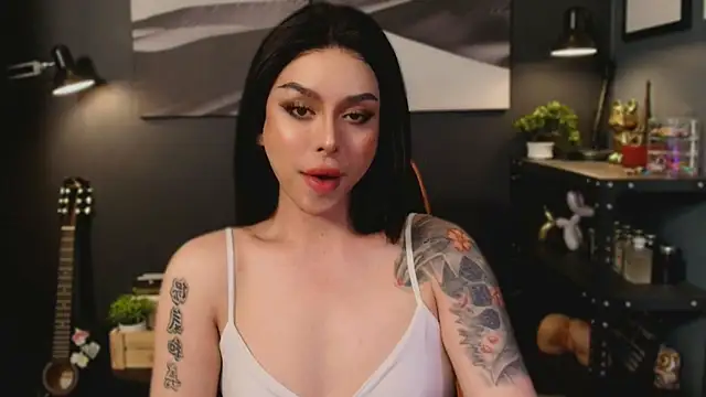 Snapshot of LUNACOCKSLAYER chatting on 10-25-25, 03:47 LUNACOCKSLAYER online show from 10-25-25, 03:47