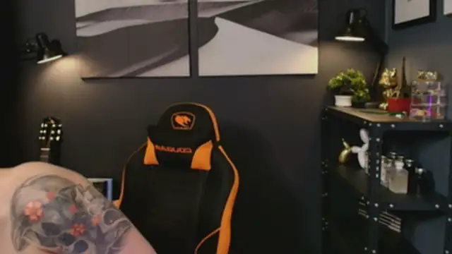 Snapshot of LUNACOCKSLAYER chatting on 10-31-25, 01:50 LUNACOCKSLAYER online show from 10-31-25, 01:50