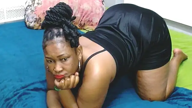 NaughtyMILFxox online show from 07-15-26, 06:57