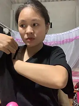 Snapshot of NhuFox chatting on 10-08-25, 01:31 NhuFox online show from 10-08-25, 01:31