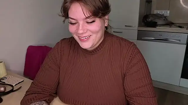 Snapshot of MaeNoir chatting on 10-22-25, 02:17 MaeNoir online show from 10-22-25, 02:17