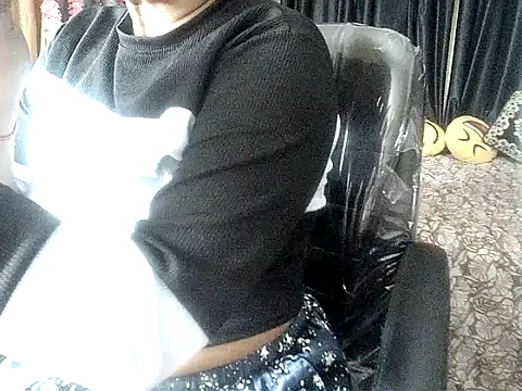 Snapshot of Anaconda-Mall chatting on 10-25-25, 04:24 Anaconda-Mall online show from 10-25-25, 04:24