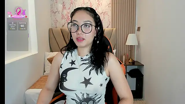 Snapshot of Yuna__Min chatting on 09-27-25, 02:44 Yuna Min online show from 09-27-25, 02:44