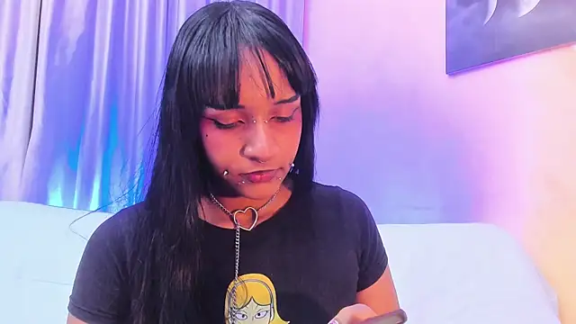 Snapshot of Saraa_Graham chatting on 10-21-25, 08:53 Saraa Graham online show from 10-21-25, 08:53