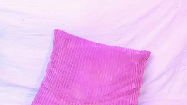 Snapshot of Saraa_Graham chatting on 10-25-25, 08:47 Saraa Graham online show from 10-25-25, 08:47