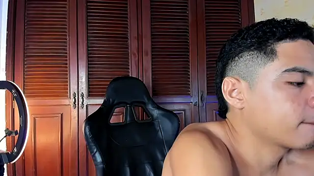 Snapshot of edy_play chatting on 10-22-25, 05:08 edy play online show from 10-22-25, 05:08