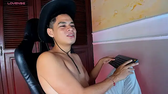 Snapshot of edy_play chatting on 10-30-25, 05:09 edy play online show from 10-30-25, 05:09