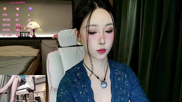 Snapshot of AYW-21 chatting on 10-30-25, 12:39 AYW-21 online show from 10-30-25, 12:39