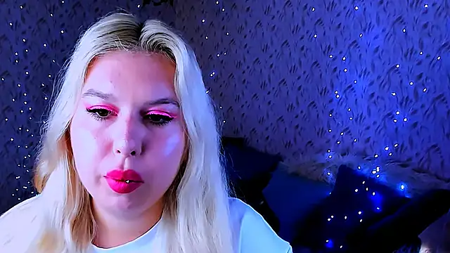 ChloeRicc online show from 10-07-25, 08:22