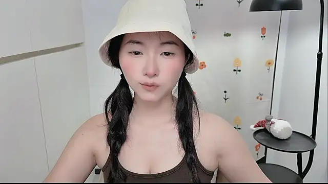 Rosalind xixi online show from 05-26-26, 01:40