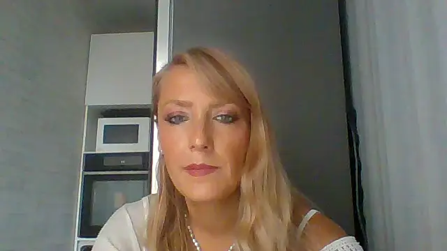 Vexxaa online show from 10-18-25, 01:01