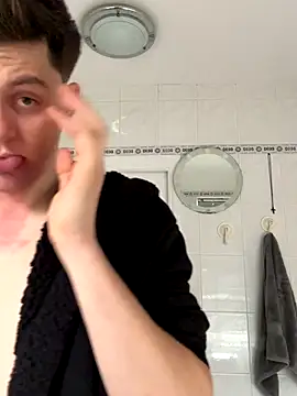 AmMadness online show from 12-17-25, 01:06