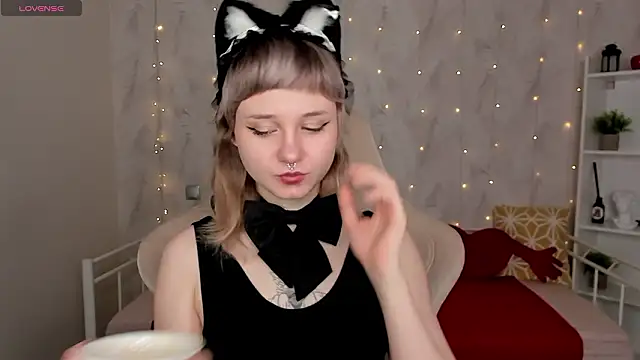 Tori Cutie online show from 02-06-26, 12:04