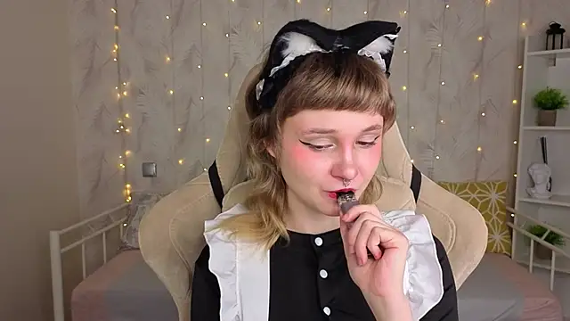 Tori Cutie online show from 05-05-26, 12:07