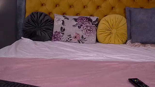 Jessica White  online show from 02-11-26, 05:12