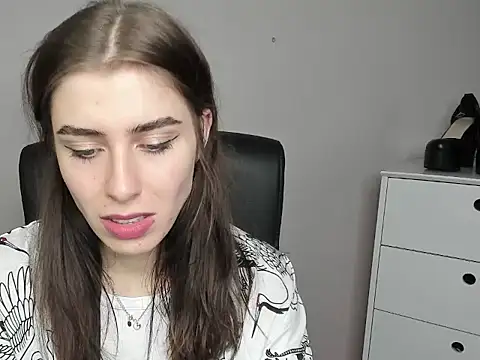 Snapshot of dreamPIA chatting on 10-19-25, 06:47 dreamPIA online show from 10-19-25, 06:47