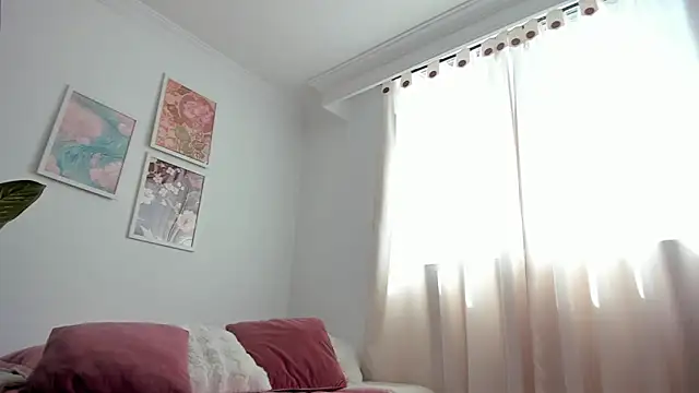 canelleGarces online show from 06-04-26, 06:25