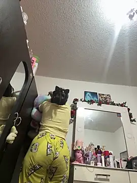 saranghae  online show from 10-15-25, 04:01