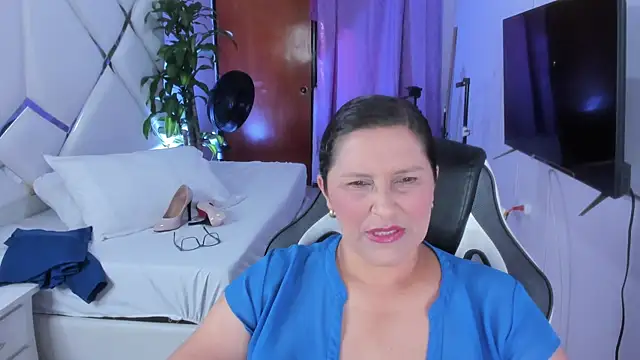 KikaDuque online show from 11-11-25, 07:14