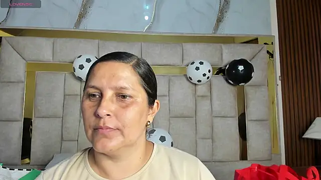 KikaDuque online show from 06-14-26, 07:05