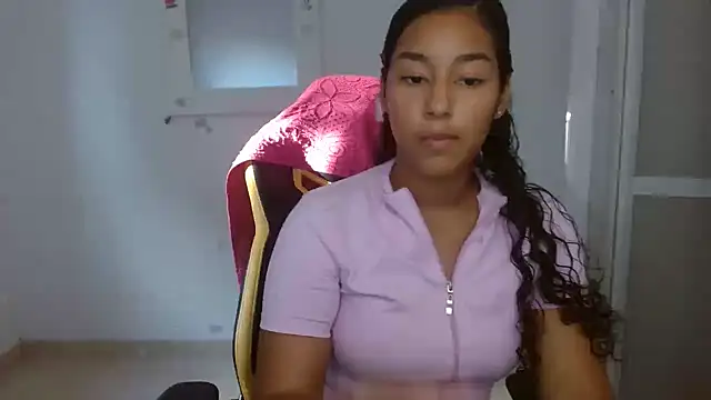 Snapshot of alicie_shy1 chatting on 09-10-25, 09:48 alicie shy1 online show from 09-10-25, 09:48