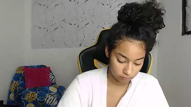 Snapshot of alicie_shy1 chatting on 09-18-25, 06:59 alicie shy1 online show from 09-18-25, 06:59