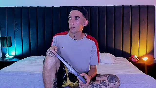 dominik thompson777 online show from 09-11-25, 09:04