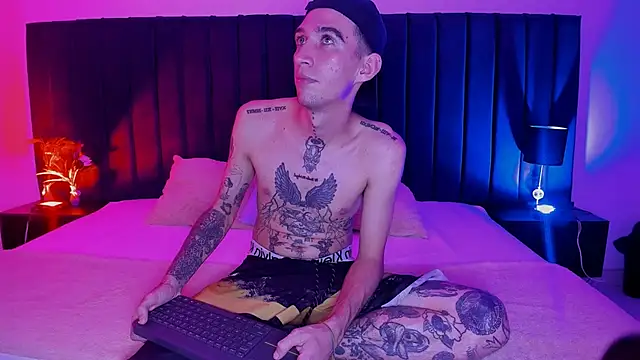 dominik thompson777 online show from 09-24-25, 04:16