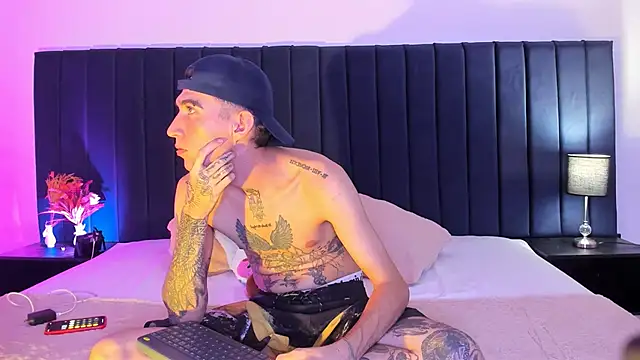 dominik thompson777 online show from 09-25-25, 05:11