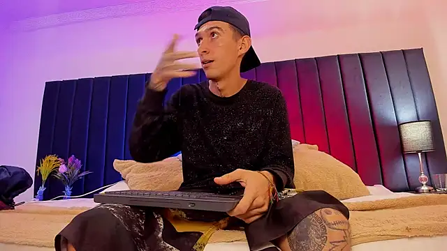 dominik thompson777 online show from 10-06-25, 07:28