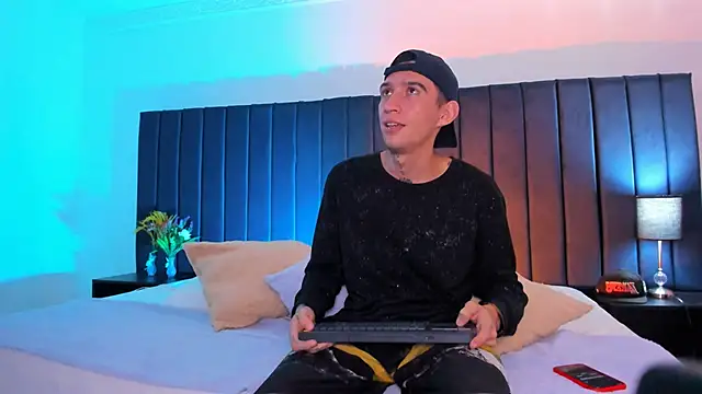 dominik thompson777 online show from 10-08-25, 04:32