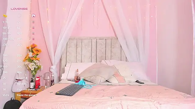 Snapshot of Rachellcooperrr chatting on 09-11-25, 07:58 Rachellcooperrr online show from 09-11-25, 07:58