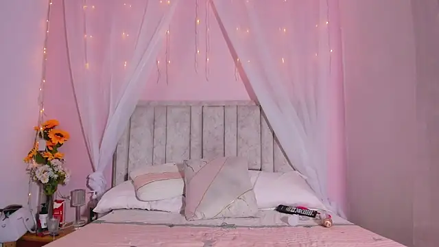 Snapshot of Rachellcooperrr chatting on 09-13-25, 10:15 Rachellcooperrr online show from 09-13-25, 10:15