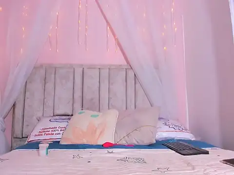 Snapshot of Rachellcooperrr chatting on 10-07-25, 08:39 Rachellcooperrr online show from 10-07-25, 08:39