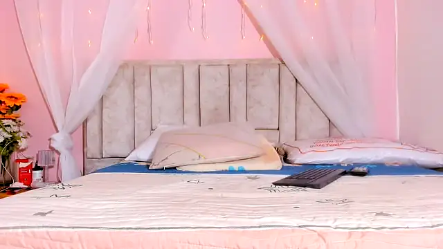 Snapshot of Rachellcooperrr chatting on 10-08-25, 10:29 Rachellcooperrr online show from 10-08-25, 10:29