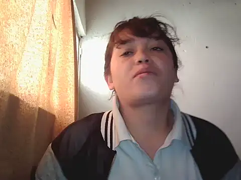 Snapshot of chanito_1421 chatting on 10-15-25, 01:44 chanito 1421 online show from 10-15-25, 01:44