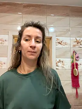 Snapshot of EvvaMur chatting on 10-09-25, 01:03 EvvaMur online show from 10-09-25, 01:03