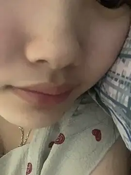 Xu Xubaby online show from 10-22-25, 04:07