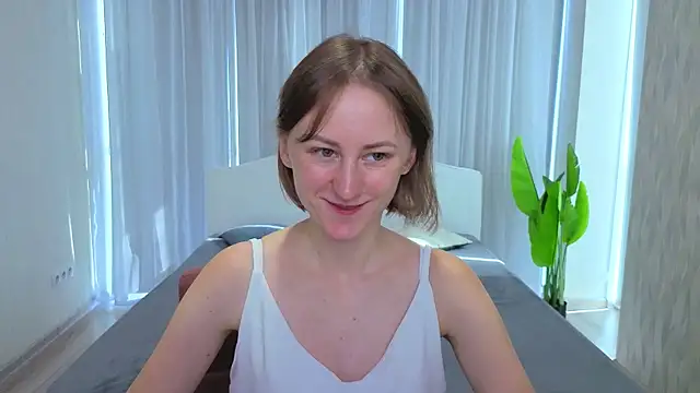 LuluChiiii online show from 10-05-25, 10:46