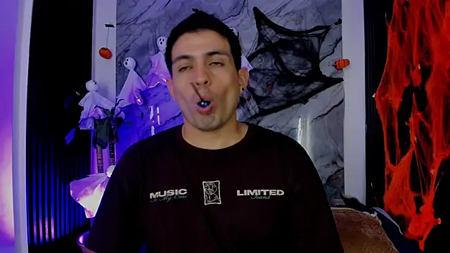 William Steel  online show from 10-24-25, 03:58